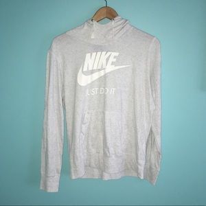 White nike sweatshirt